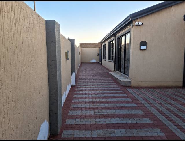 2 BEDROOM HOUSE FOR SALE IN SEBOKENG ZONE 11